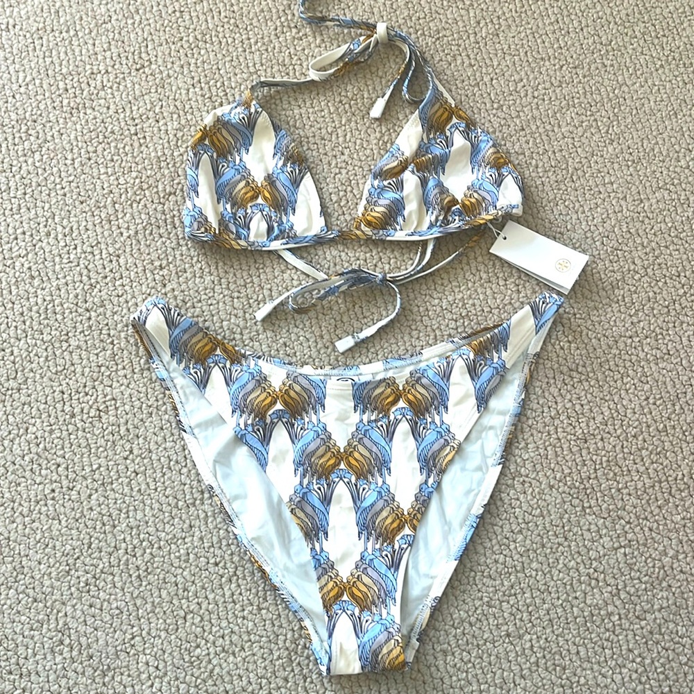BNWT TOP
BNWOT BOTTOM
JUST PERFECT